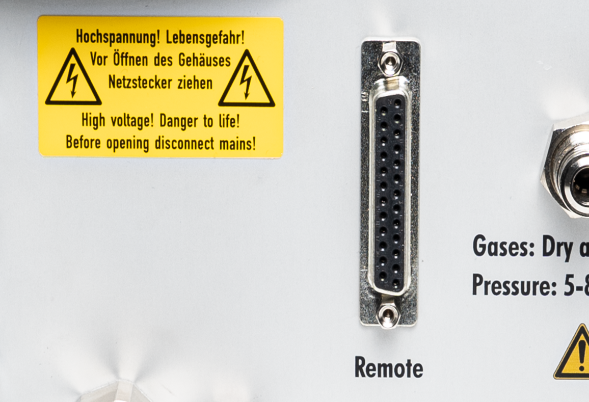 Der PlasmaBeam MINI von Diener electronic ist über den SUB-D-Anschluss steuerbar